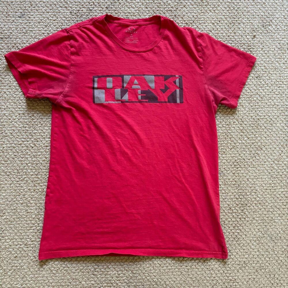 Oakley tshirt medium